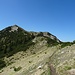 Der Hohe Ziegspitz wirkt weiter weg als er es tatsächlich ist. In 10 Minuten steht man auf dem Gipfel