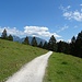 Entlang des Kramer-Plateauwegs geht es [tour138769 mit] [tour106914 Blick] [tour128370 zum] [tour117905 oft] [tour147414 begangenen]
[tour103183 Wank] wieder Richtung Startpunkt