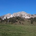 Alpilakopf, rechts der Nordgrat, links der Mitte die schneegefüllte Salamirinne