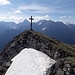 Gipfel der Alpila, links vom Kreuz die Zimba
