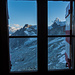 Beim Abendessen spitzt das Matterhorn auch in die Rothornhütte