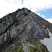 Am Kamm geht es nun schnurstracks hinauf zum höchsten Punkt der Chiemgauer Alpen.