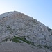 Der Mauslochsteig quert die Westwand des Kahlerberges auf Bändern, über Absätze, mal schrofig, mal durch kompakten Fels, rechts aufwärts.