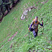 TeamMoomin im steilen Grashang im Zwingwald zur Leidrus. Der Pfad ist dort wie auf der Karte angedeutet oft nicht erkennbar.