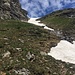 Il canalino finale con il nevaio che si supera stando a destra