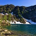 Lago Alzasca im Abendlicht. An den Schattenhängen liegt immer noch Schnee.