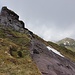 Blick zurück auf die Steilstufe im Grat zum Wannenchopf, rechts die heiklen, rutschigen Verrucanoplatten 