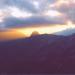Die ersten Sonnenstrahlen beleuchten das Tschingellochtighorn (2735m).