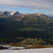 Aussicht am Abend beim Lai da Chazforà (2596m) übers Val Müstair zum kleinen Ort Lü (1920m) unter dem Piz Terza / Urtirolapitz (2909m) und weiter hinten stehenden Piz Starlex (3075m).