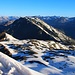 Piz Turettas (2963m): Gipfelaussicht nach Nordwesten zum Piz Dora (2951m) und dem Gipfelgewimmel Graubündens.