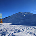 Foto vom 1. Besteigungsversuch am 5.1.2020 mit Ski:<br /><br />Nach 3½ Stunden Aufstieg erreichte ich den Wegweiser beim tief eingeschneiten Lai da Chazforà (2596m) unter dem Piz Turettas (2963m).