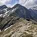 La bella dorsale di cresta e il suo panorama con Monte Colombana e Piz Mellasc sullo sfondo. 