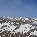 Leng-, Arvental- und Gabelspitzen im Westen, dahinter die Zillertaler Alpen.