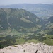 Zusammentreffen der beiden Aufstiege (leichte Klettervariante von damals - und heutiger Bergweg);<br />mit Blick auf's Melchtal und den Sarnersee