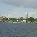 Kiel: links Nikolaikirche, rechts Rathausturm