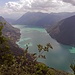 Blick vom Sasso Rosso auf den Lago di Lugano (Italienischer Teil), am Ufer sieht man Porlezza.
