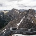 Gipfelaussicht vom Nebelhorn auf die Wengenköpfe und den Verlauf des Hindelanger Klettersteigs.