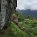 Superata la Sella di Raspagialla, traversiamo sotto le rocce
