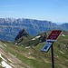 Auf dem Ersatz-Gipfel, hinten Sächsmor dann Churfirsten und Säntis