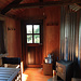 Unsere Hütte bietet Schlafplätze für 2-3 Personen. Die Hütte kann komplett gratis benutzt werden und hat sogar einen Ofen, Holz und ein WC.