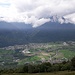 Panorama dalla baita sulla bassa Valtellina; a destra il Legnone, che è rimasto per tutta la giornata ingabbiato dalle nuvole.