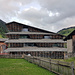 Bummel in Vals: Eigenwilliges Wohn- und Geschäftshaus des japanischen Architekten Kengo Kuma 