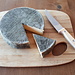 <b>La cena è stata allietata dalla formaggella di Valerio, caricatore dell'Alpe Zarìa. <br /><img src="http://f.hikr.org/files/3167648k.jpg" /></b>