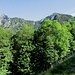salendo verso i Monti Pianelle ... Sassariente e Cima di Sassello