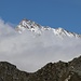 Verso la Svizzera il panorama è dominato dal poderoso Weissmies (m 4023), un po’ nascosto dalle nuvole.