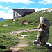 <b>La capanna si trova a circa 530 m di distanza dall'alpe, a sud. È stata inaugurata nel 1999 e appartiene alla Società Alpinistica Bassa Blenio (SABB).</b>