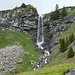 feiner Wasserfall des Sulsbaches südwestlich des Sulsseewlis