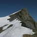 auf dem gerölligen Ostgrat und zuletzt über den schmalen Grat zum Gipfel vom Schärhorn 3294m.