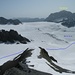 Abstieg auf der aufstiegs Route zur Chammlilücke, ab hier in ca südöstlicher Richtung auf dem Hüfifirn, die Spaltenzone im Bereich von 2700m wird westlich umgangen. Nun gemütlich absteigen auf dem Hüfigletscher eher links haltend