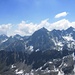 Blick nach Osten zu den gestern bestiegenen Gipfeln ([http://www.hikr.org/tour/post25210.html Bericht]).