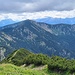 Im Süden der Kamm vom Brünstlkopf zum Feldernkopf