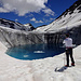 Das grosse Loch im Gletscher ist mit Wasser gefüllt und sieht viel weniger bedrohlich aus als sonst