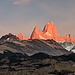 Cerro Torre und Fitz Roy werden von der aufgehenden Sonne angestrahlt