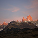 Cerro Torre und Fitz Roy werden von der aufgehenden Sonne angestrahlt