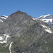 Il Pizzo Bianco in posizione avanzata tra la Cima di Iazzi e lo Strahlhorn.