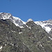 Dietro la cresta emergono le cime più alte del M.Rosa: Gnifetti, Dufour, Nordend.