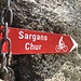 ein Witzbold hat im ausgesetzten Hüttenaufstieg noch ein Fahrrad-Schild montiert - wohl nach dem Motto die "wichtigen" Destinationen sollten halt überall markiert sein ... ;-))