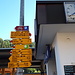 <b>Alle otto mi avvio con la bici dalla stazione ferroviaria e poco dopo mi immetto sulla strada bianca che si sviluppa sull’argine occidentale del fiume Glogn/Glenner. </b>