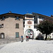 <b>Prima di terminare il giro mi fermo ad osservare la Casa Schmid von Grüneck, alla Porta Sura di Ilanz. </b>