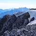 Auch auf dem Gipfel liegt noch einiges an Schnee
