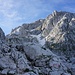 Weggabelung: Links der italienische Normalweg, rechts der slowenische Klettersteig