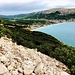 Bucht von Baska, gegenüber gibt es auch noch Felsen zu entdecken