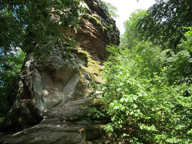 und hier in Richtung Norden ein namenloser Fels. In... [hikr.org]