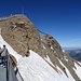 Bei der Bergstation. Zuerst geht's auf dem Peak Walk hinüber zum Sex Rouge.



