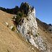 Blick von Pré de la Confrérie zum SSW-Sporn von P. 1691, der südlich auf steilen Schrofen (rechts unten) umgangen werden kann