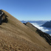 Im Abstieg über den Pic Boré SW-Grat: in der Mitte der Grat zur Pointe de Pétalouse, am Horizont über den Préalpes die Berner Alpen mit rechts dem Wildhorn, und ganz rechts Le Grammont